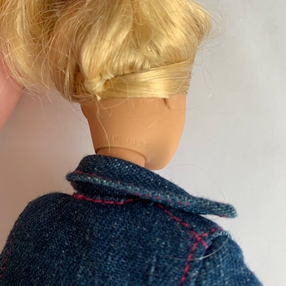 1998 Mattel Barbie Blonde with Lever on Back Moving Arms - Picture 6 of 8